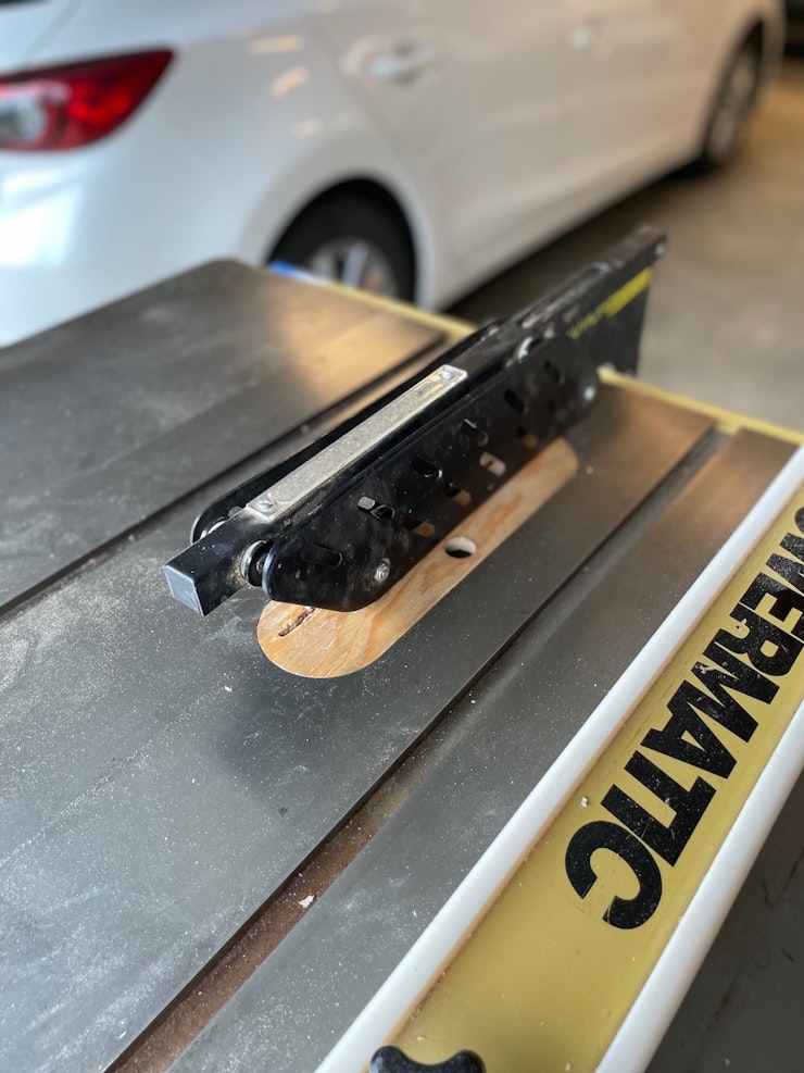 Riving knife and guard Riving knife and guard.